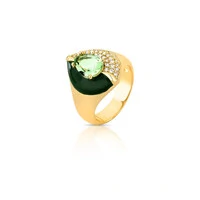 Anel douradon zircônia verde em formato de gota, esmaltado verde e zircônias cristal