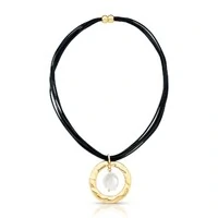 Colar dourado fios de seda negro e pingente mandala e perola natural fecho imã