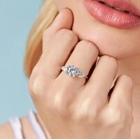 Anel em prata 925 oval central com gotas laterais cristal