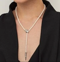 Colar em banho de ródio branco pérolas regulável com pingente snake cravejado