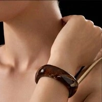 Pulseira bracelete quadrado resina marrom