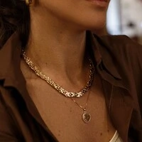 Colar dourado elos chatos e fecho boia