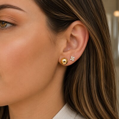 Foto Brinco dourado flor 4 zircônia cristal P