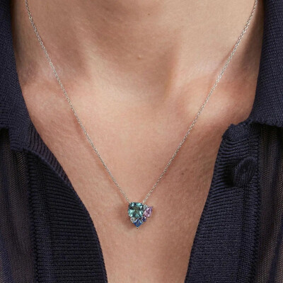 Foto Colar em prata 925 com pingente em cristais coloridos nos formatos gota, quadrado