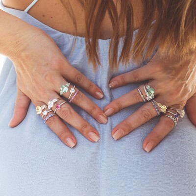 FotoAnel em prata 925 oval central com gotas laterais cristal