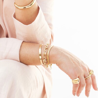 Foto Pulseira dourada elo inspired liso e fecho invisível