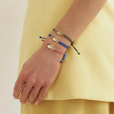 FotoPulseira regulável em fio encerado verde e pingente de peixe trabalhado