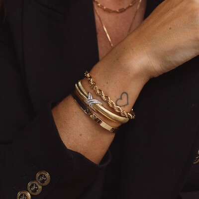 Foto Pulseira dourada cordão baiano e elos com fecho pino