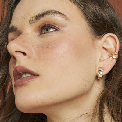 Foto Piercing fake dourado duplo escamas lisas