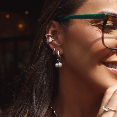 FotoBrinco argola ródio branco estilo elo groumet com pingente pérola Shell