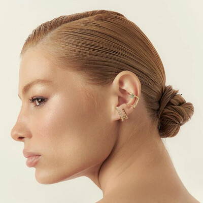 FotoBrinco ear hook dourado duas voltas uma lisa e uma cravejada