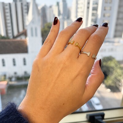Foto Anel ródio branco regulável T com zircônia cravejada