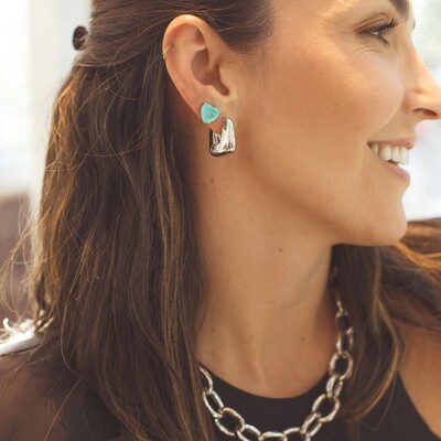 FotoBrinco coração esmeralda colombiana fusion com banho de ródio branco