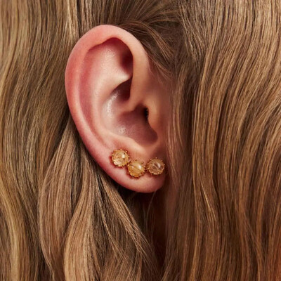 Foto Brinco ear cuff dourado com cristais, redondos rutilo