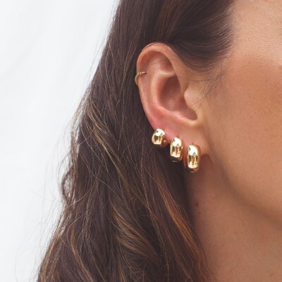 Foto Brinco trio argolas douradas lisas com fecho click 7mm de espessura