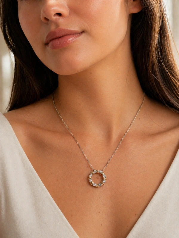 Colar ródio branco mandala cravejado detalhe X dourado