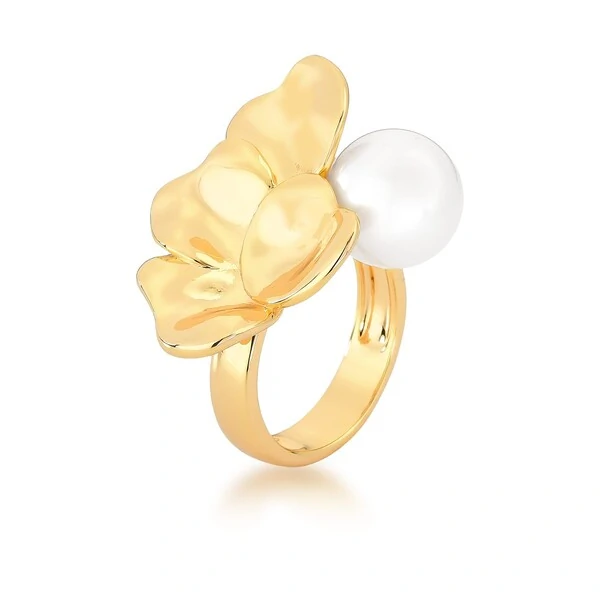 Anel dourado com folhas lisas e pérola shell
