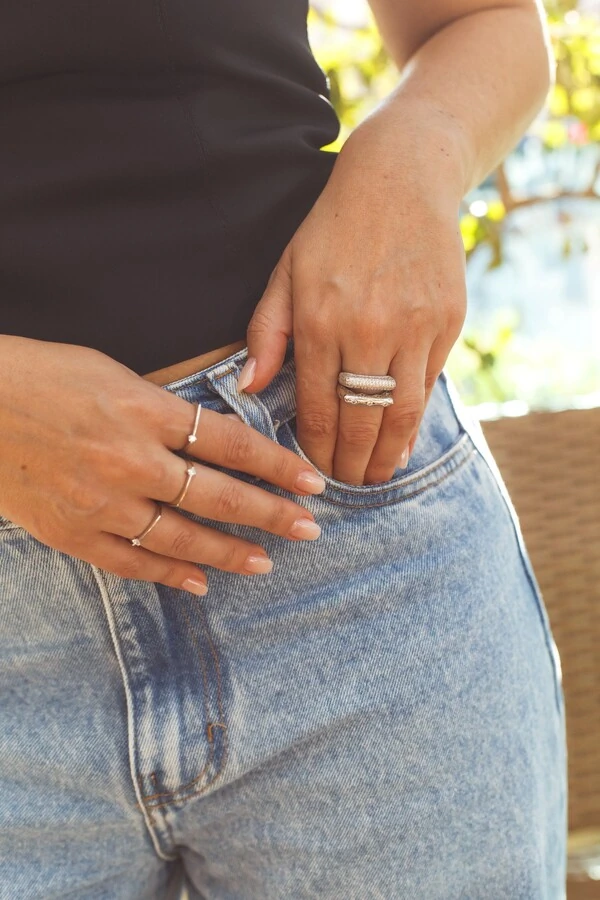 Anel ródio branco base quadrada cravejado zircônia cristal