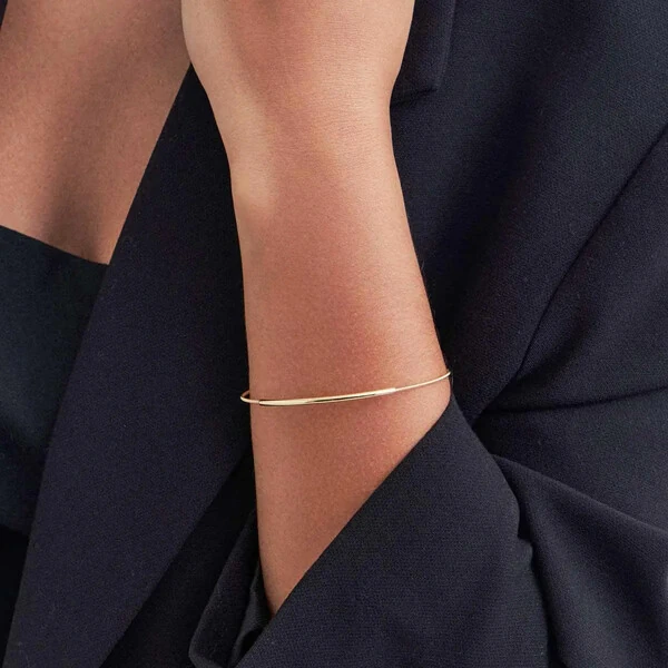 Pulseira dourada maleável lisa em malha rabo de rato