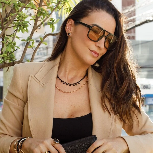 Colar dourado cristais preto com gota