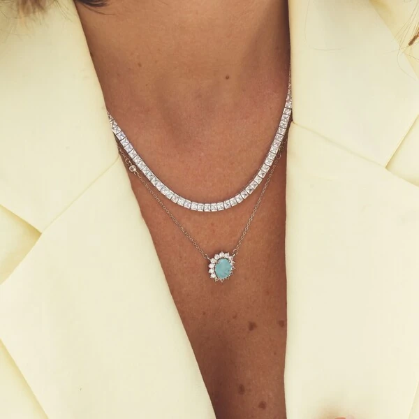 Colar com banho de ródio branco oval água marinha fusion entorno cravejado