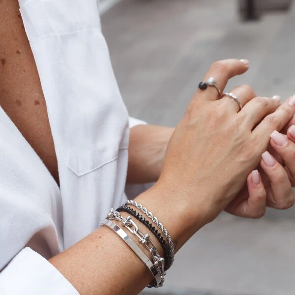 Anel prata 925 regulável esferas cravejada zircônia cristal e zircônia negra