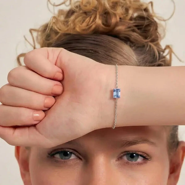 Pulseira ródio branco com cristal retangular água marinha