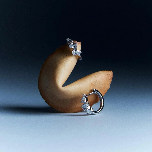 Brinco argola prata 925 redonda com cristais em gota cristal