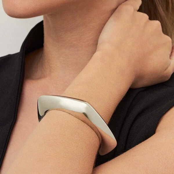 Pulseira bracelete ródio branco curvo, abaulado e liso