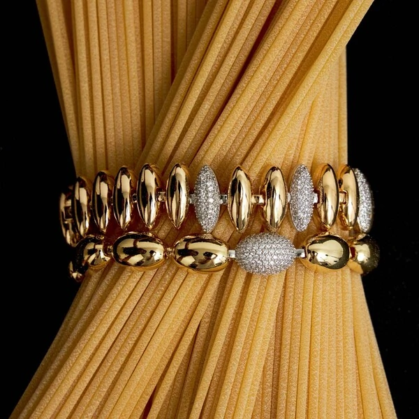 Pulseira dourada ovais lisos e1 oval cravejado zircônia cristal em ródio branco