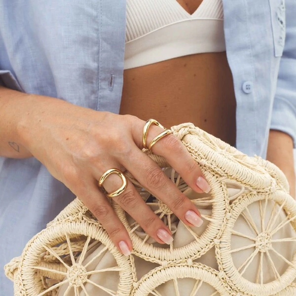 Anel dourado regulável 2 linhas vazadas