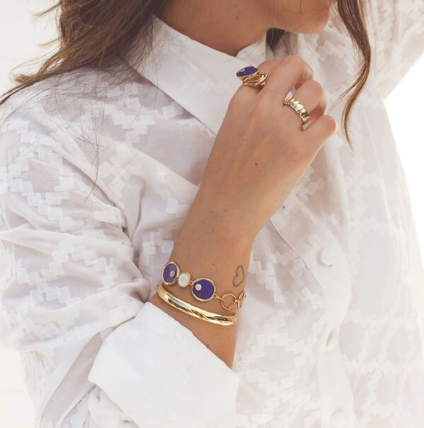 Pulseira dourada fecho boia Lápis-lazúli e madrepérola