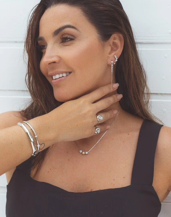 Pulseira bracelete ródio branco geométrico facetado liso com fecho click (cópia)