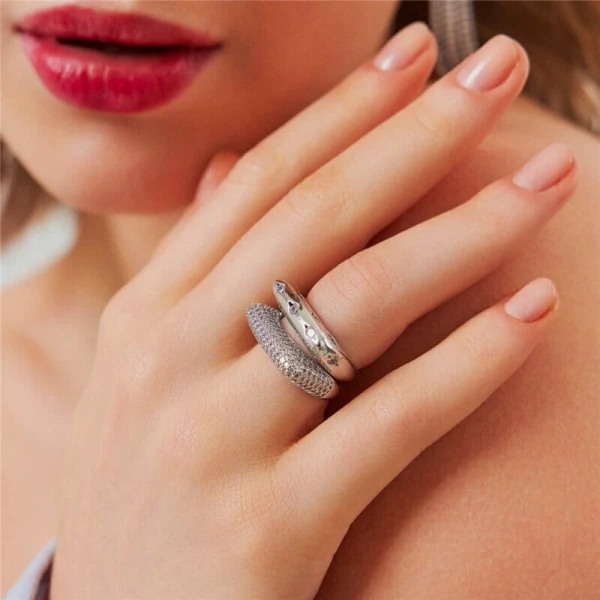 Anel ródio branco base quadrada cravejado zircônia cristal