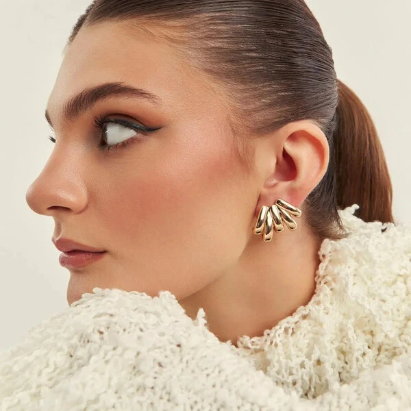 Brinco ear cuff dourado lins 5 filetes lisos