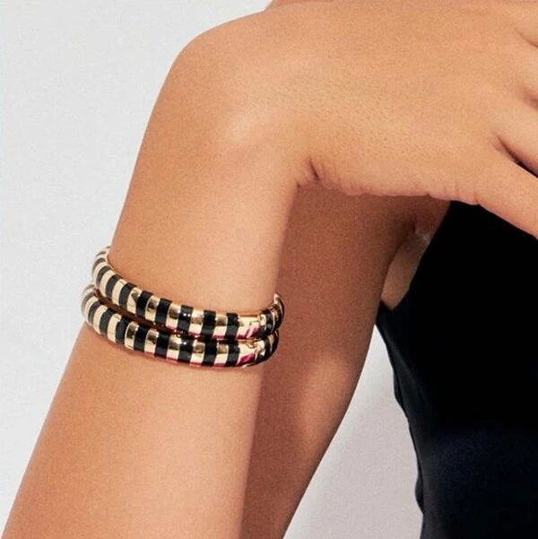Pulseira bracelete banho ouro 18k resinado em preto