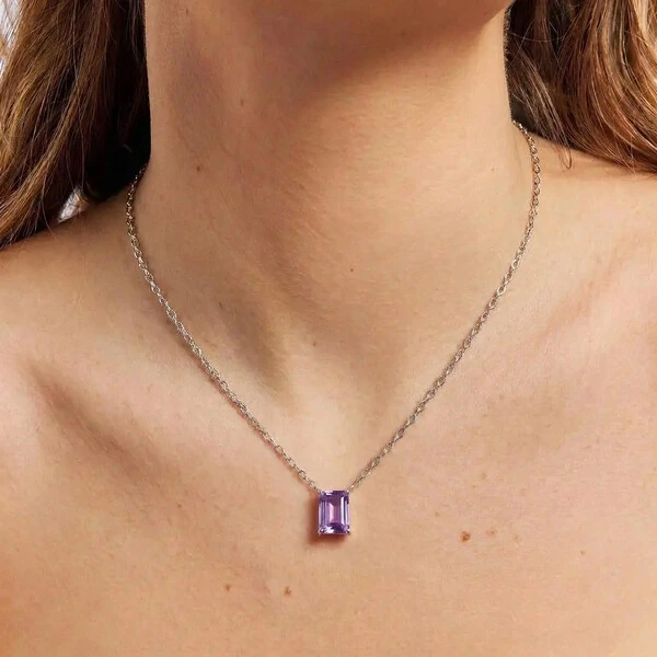 Colar ródio branco com pingente cristal retangular turmalina roxa