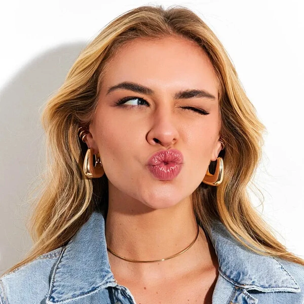 Colar gargantilha dourado aro em acabamento liso