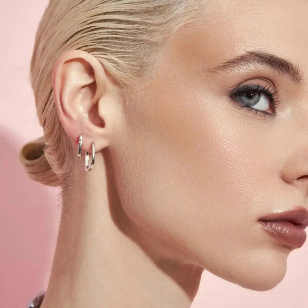 Brinco argola prata 925 quadrada com ponto de luz M