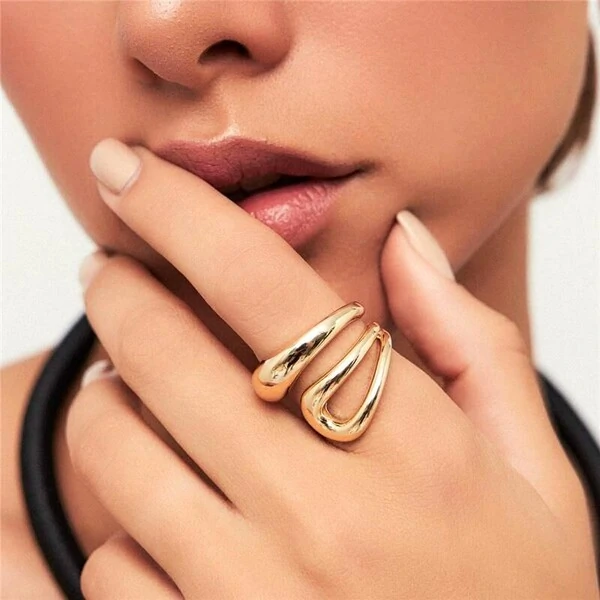 Anel dourado regulável abaulado vazado liso e curvo