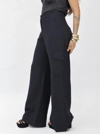 Calça Básica Bolsos