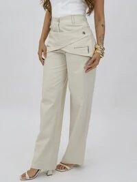 Calça Sobreposição com Botões