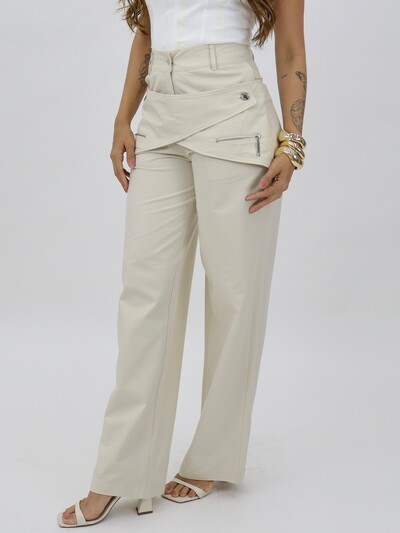 Foto Calça Sobreposição com Botões