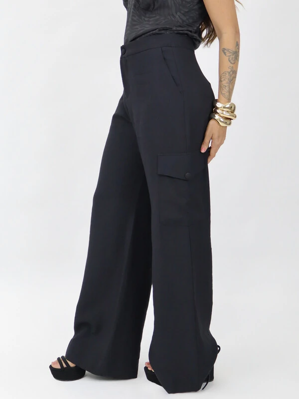 Calça Básica Bolsos