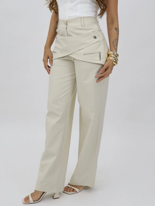 Calça Sobreposição com Botões