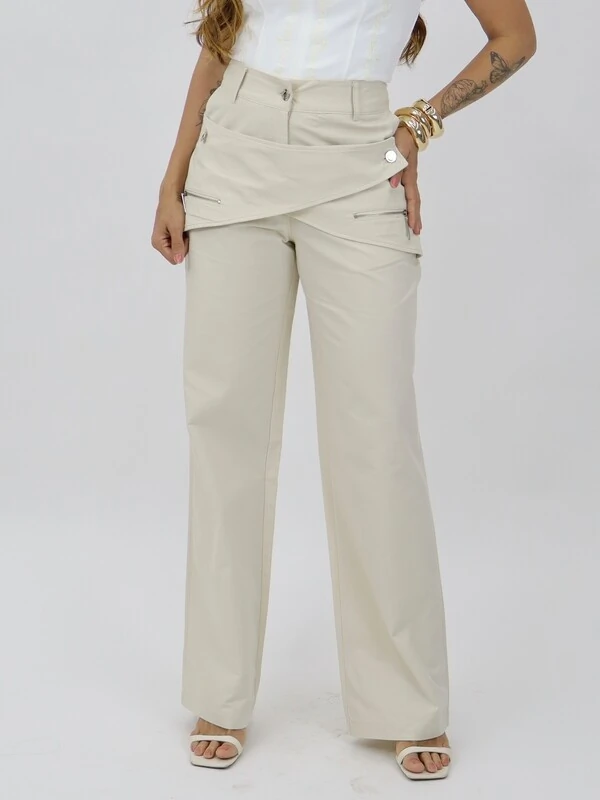 Calça Sobreposição com Botões