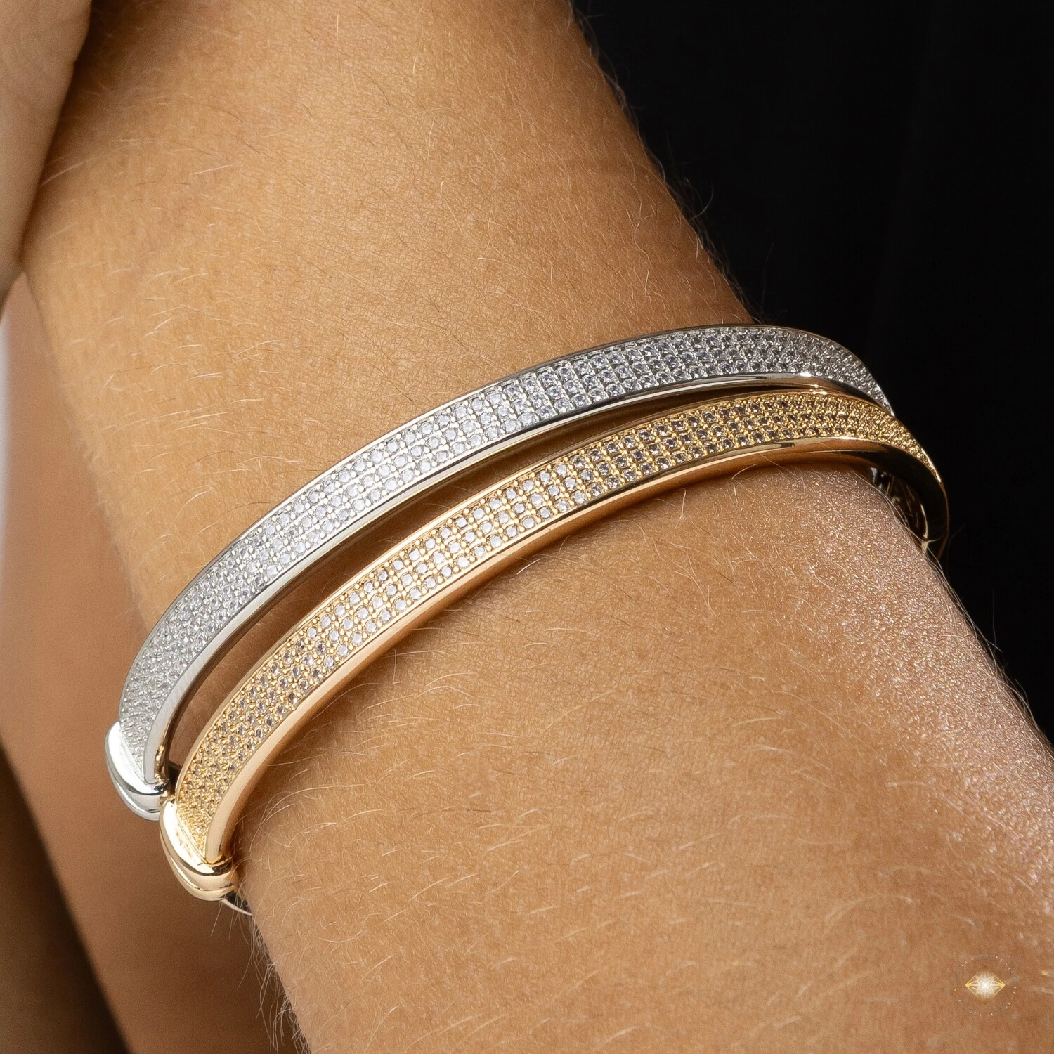 Foto Bracelete Cravejado com Zircônias