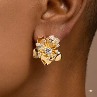 Brinco Flor Lisa com Zircônias