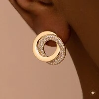 Brinco Elos Entrelaçados Liso e Cravejado