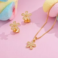 Conjunto Infantil Flor Cravejada com Zircônias
